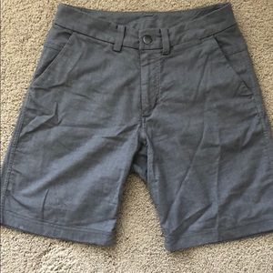 Grey Lululemon Commision Short. Qwick Oxford 9"